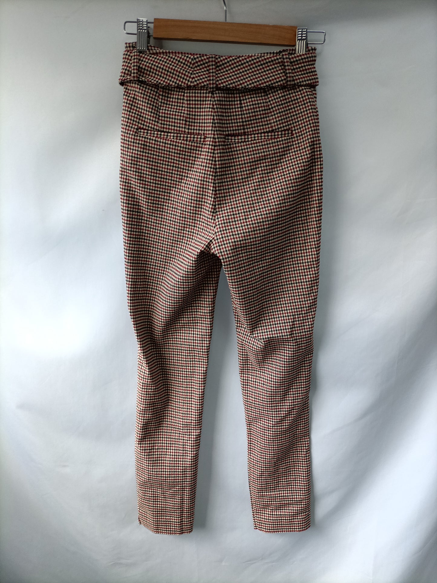 STRADIVARIUS. Burgundy and beige houndstooth trousers Ts