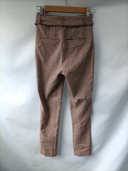 STRADIVARIUS. Burgundy and beige houndstooth trousers Ts