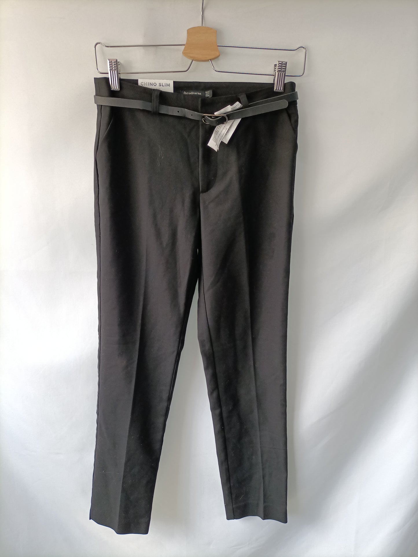 STRADIVARIUS. pantalon negro chino slim T.34