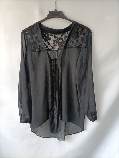 ZARA. Blusa negra encaje T.s