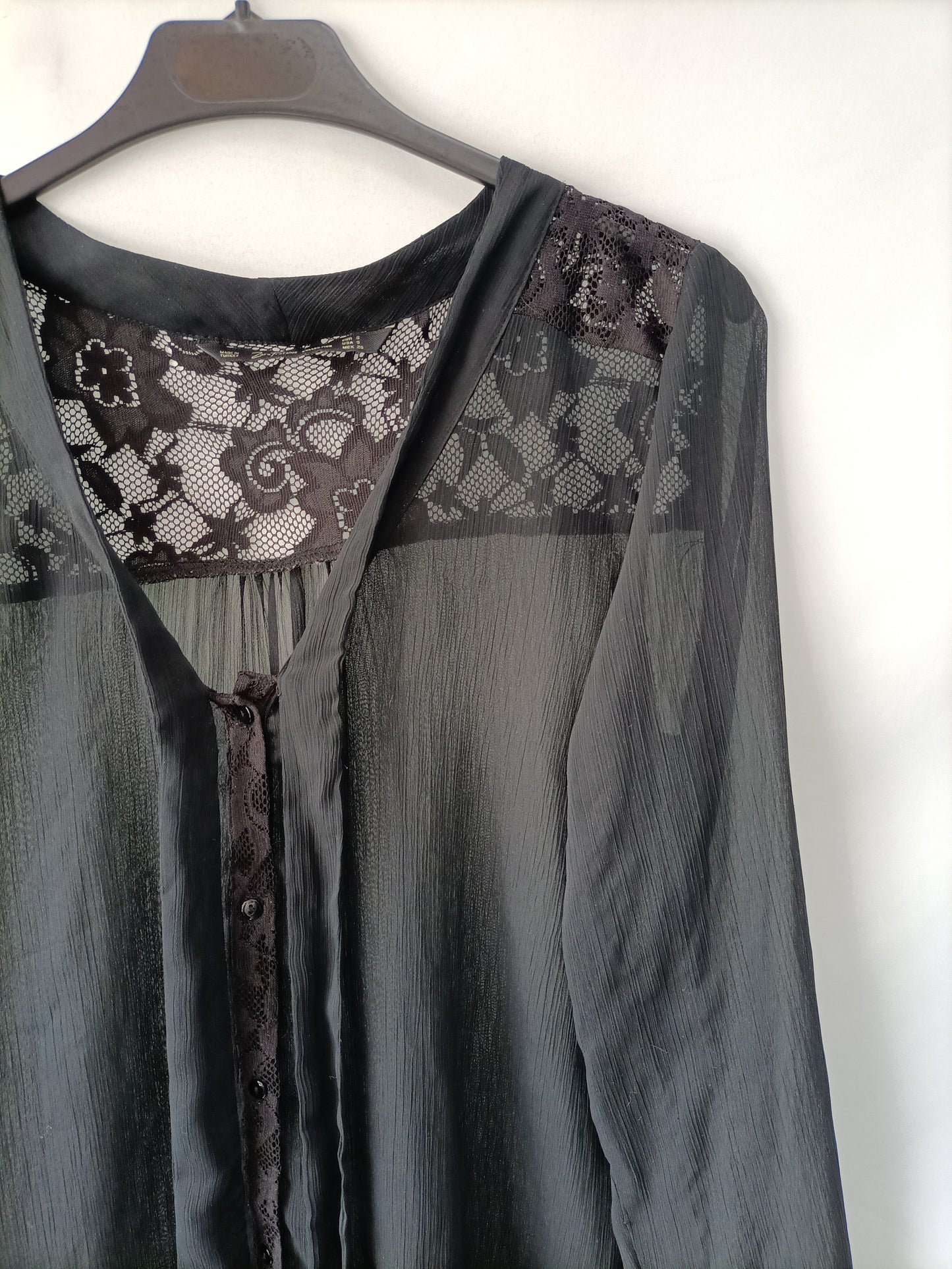 ZARA. Blusa negra encaje T.s