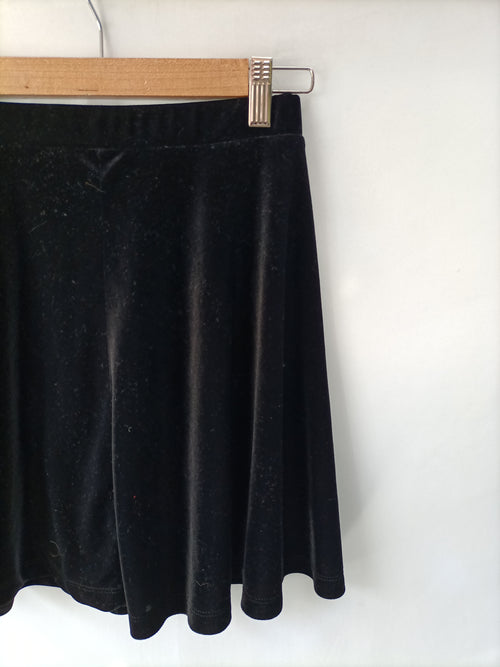 BRANDY MELVILLE. falda negra terciopleo T.s