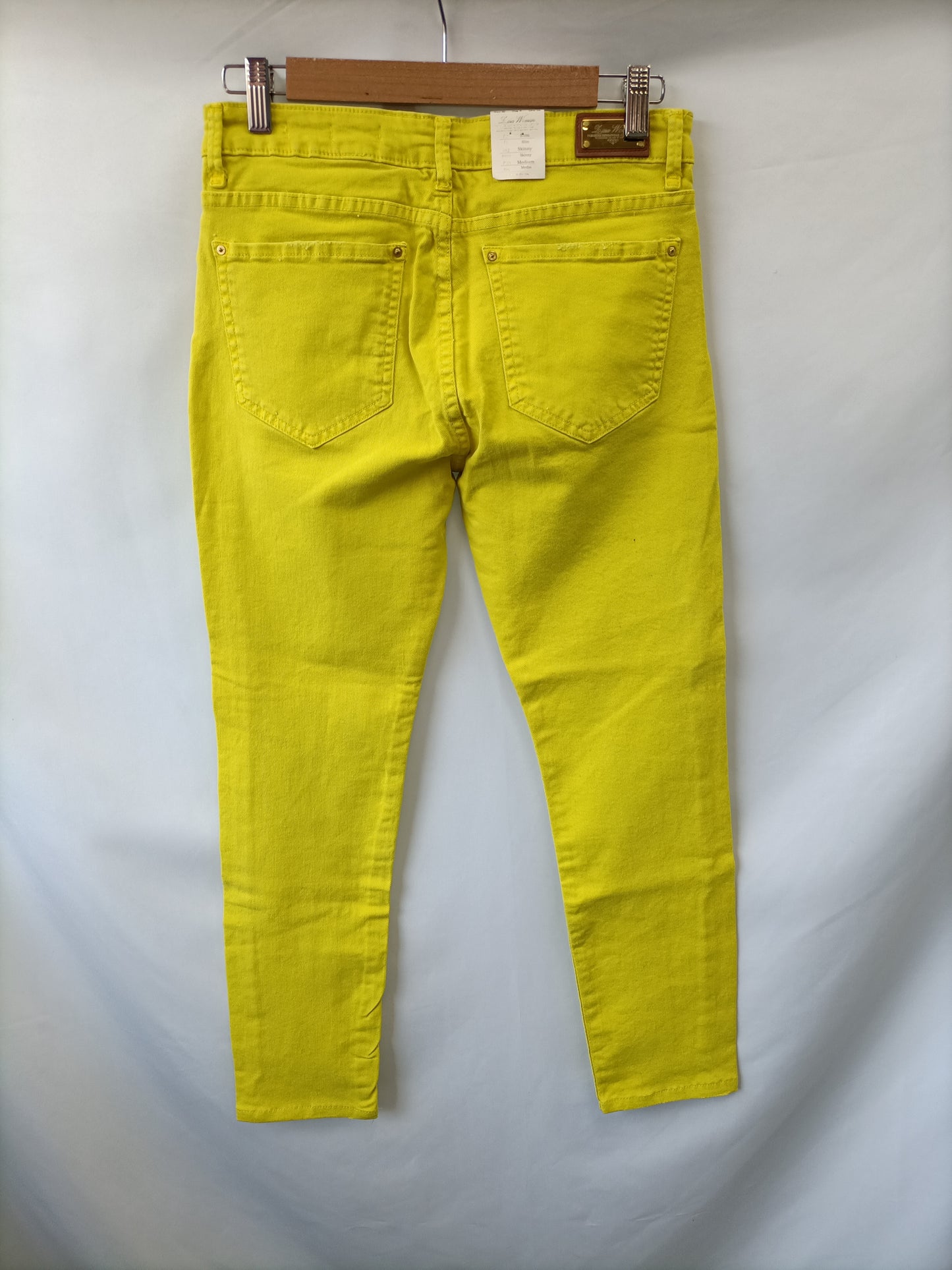ZARA.Vaqueros amarillos T.40