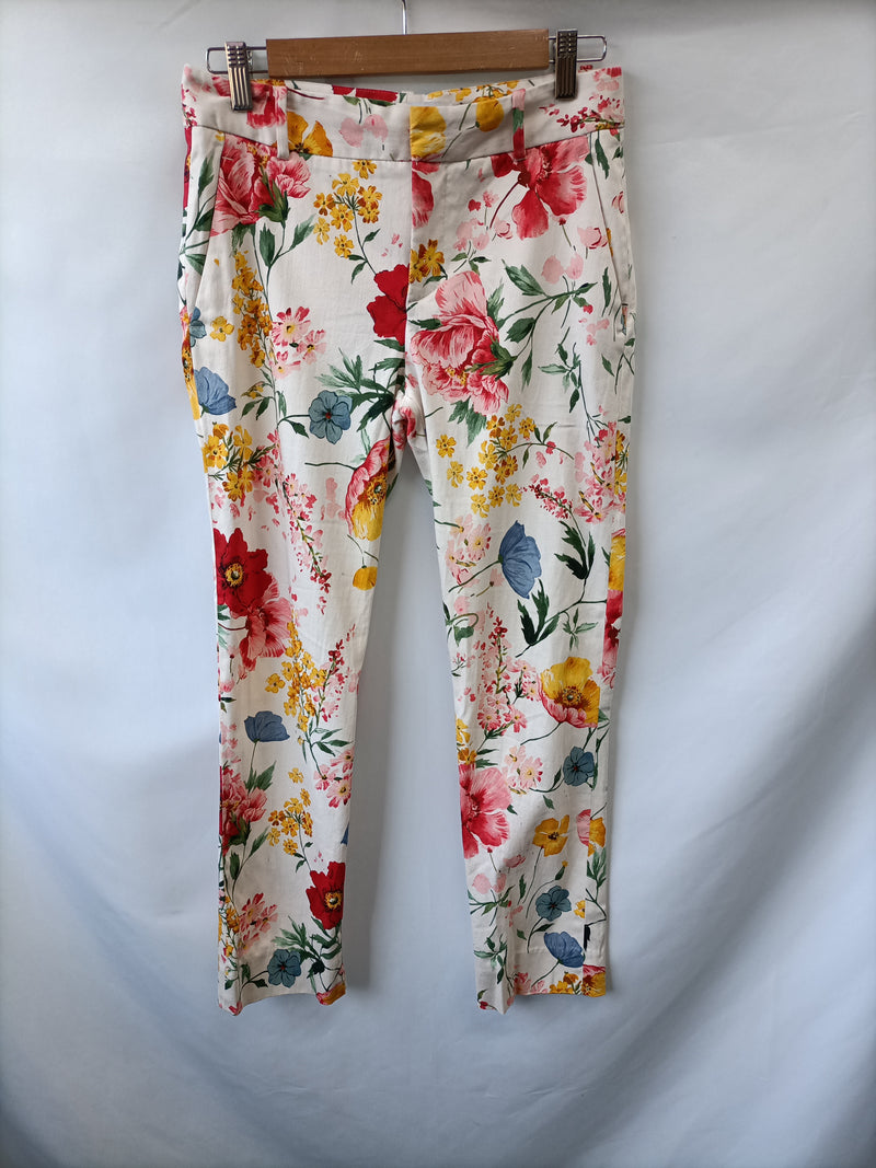 ZARA. pantalon beige estampado flores T.36