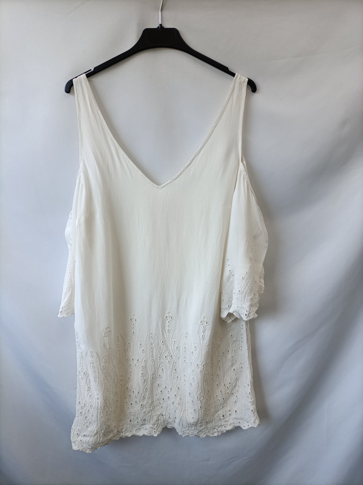 BERSHKA.White dress Tm