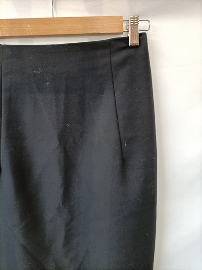 ZARA. falda negra tubo cremallera dorada T.xs
