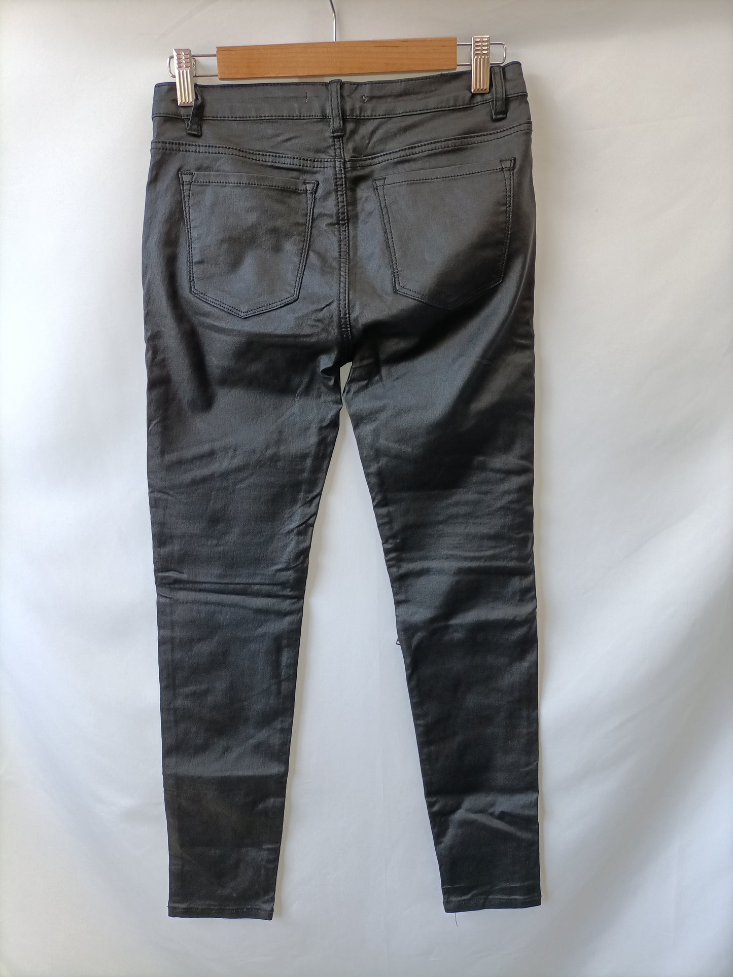 ZARA. pantalon efecto piel cremalleras T.L