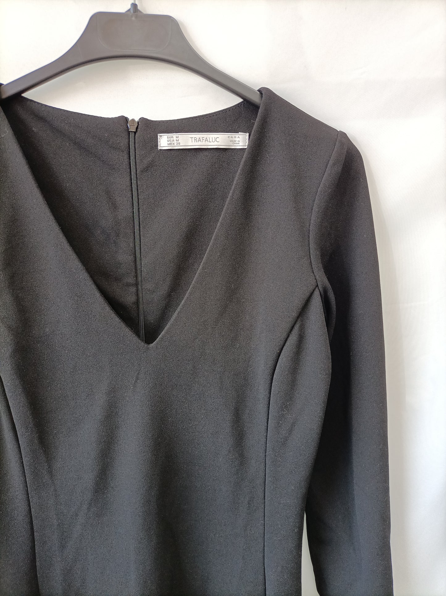 ZARA.Vestido midi negro costuras T.m