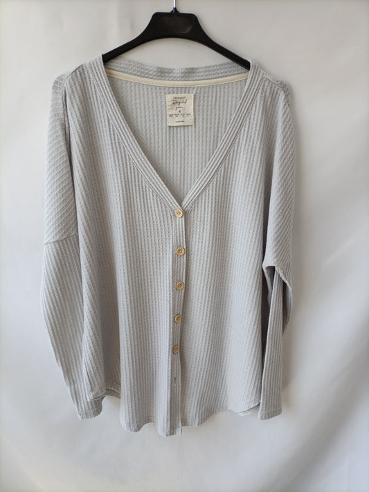 PRIMARK. Button-Down Textured Blouse Size 40/42
