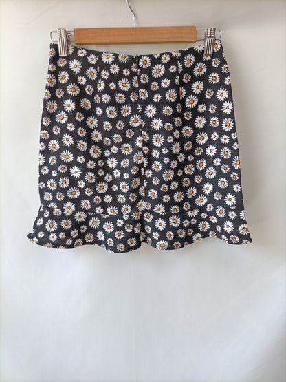 PULL&BEAR. Falda corta margaritas T.s