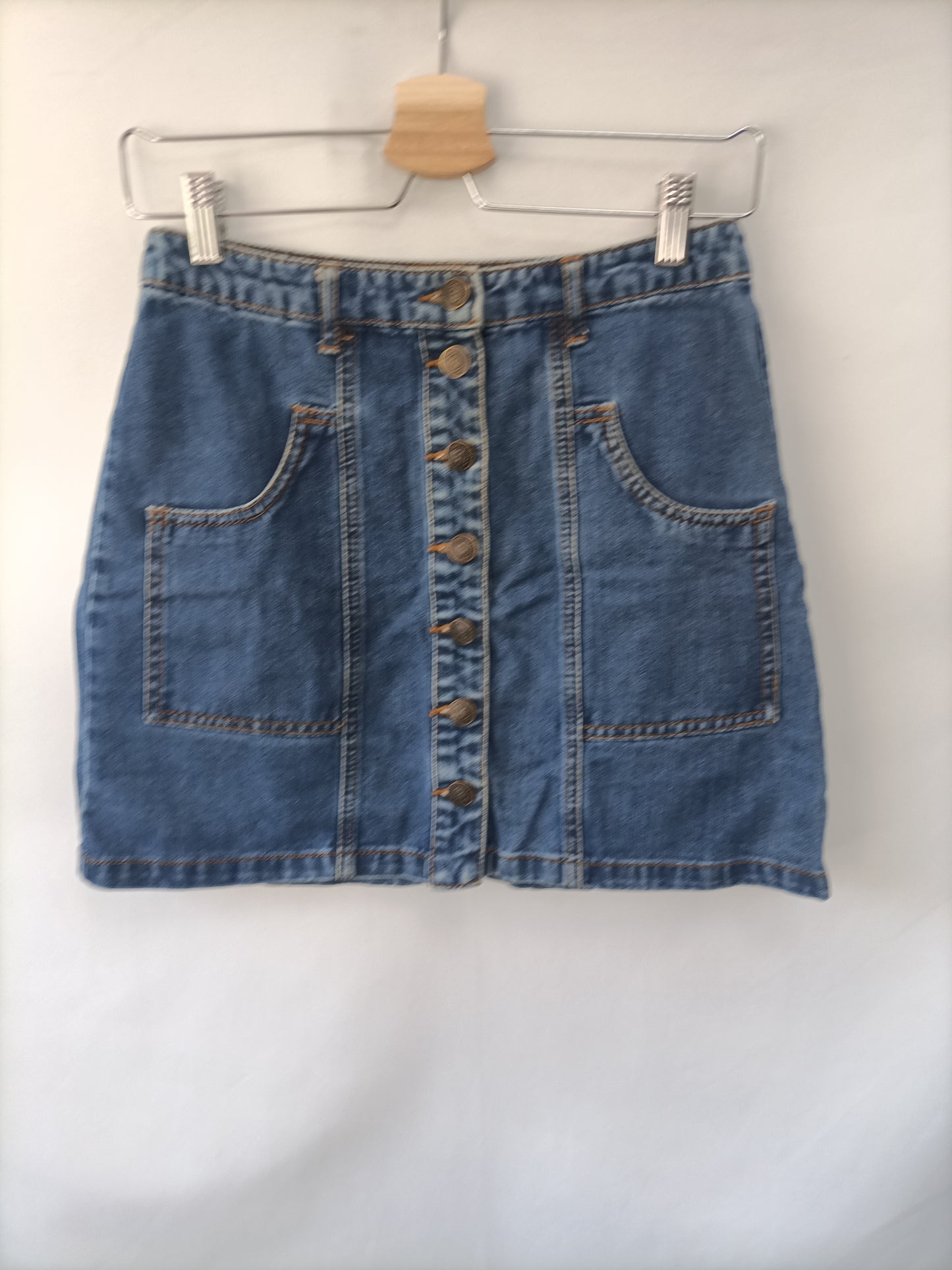 STRADIVARIUS. Falda denim Botones  T.38