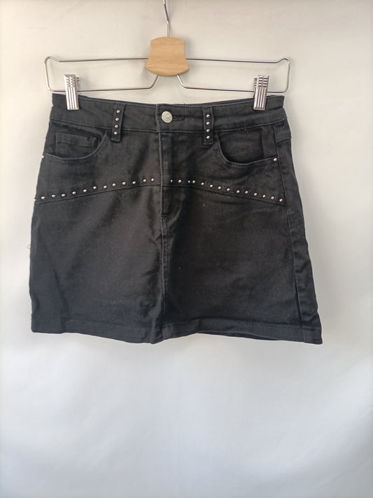 STRADIVARIUS. Falda negra tachuelas  T.36