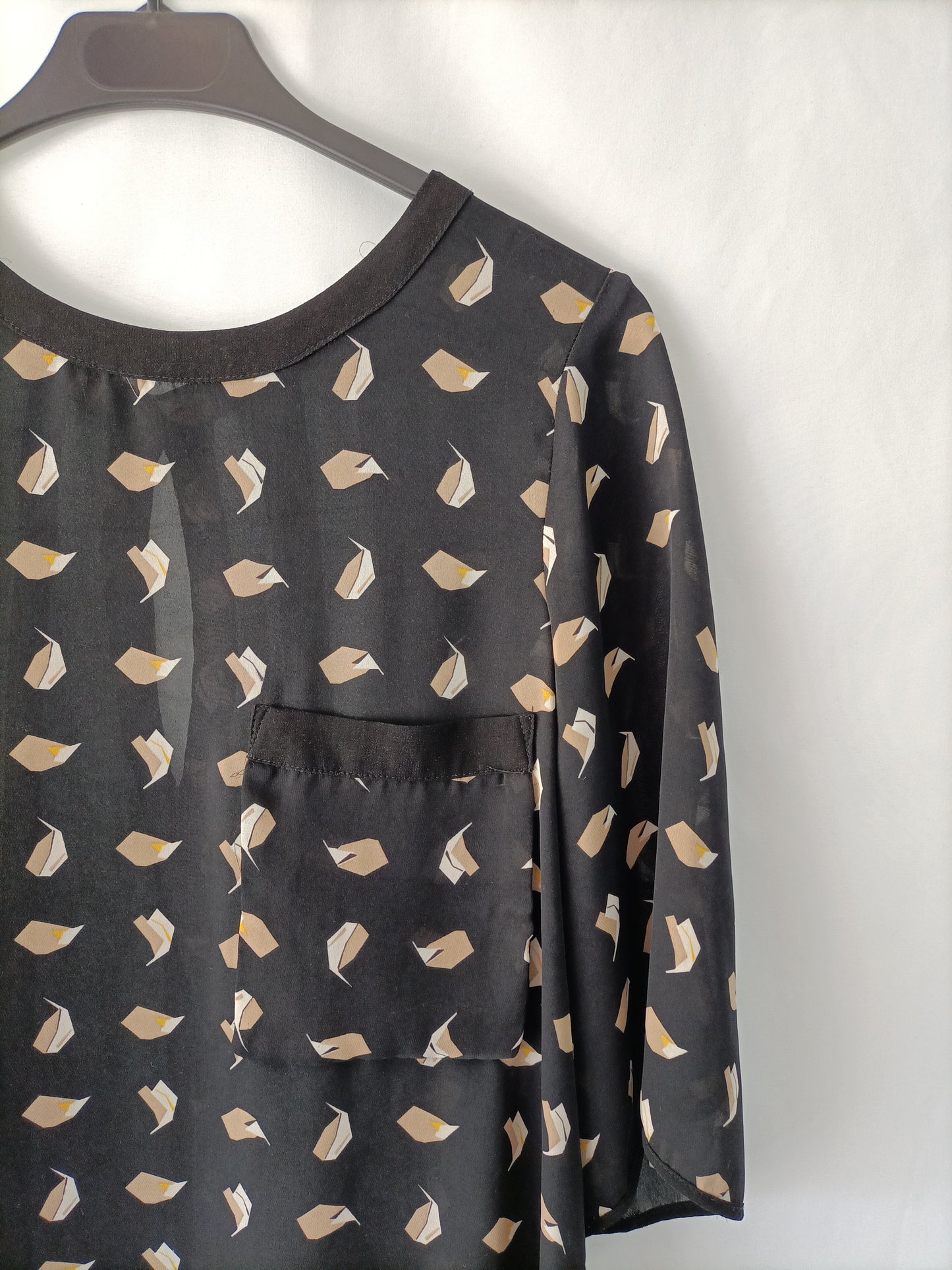 ZARA. Ts printed black blouse