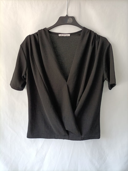 ZARA. Camiseta cruzada T.l