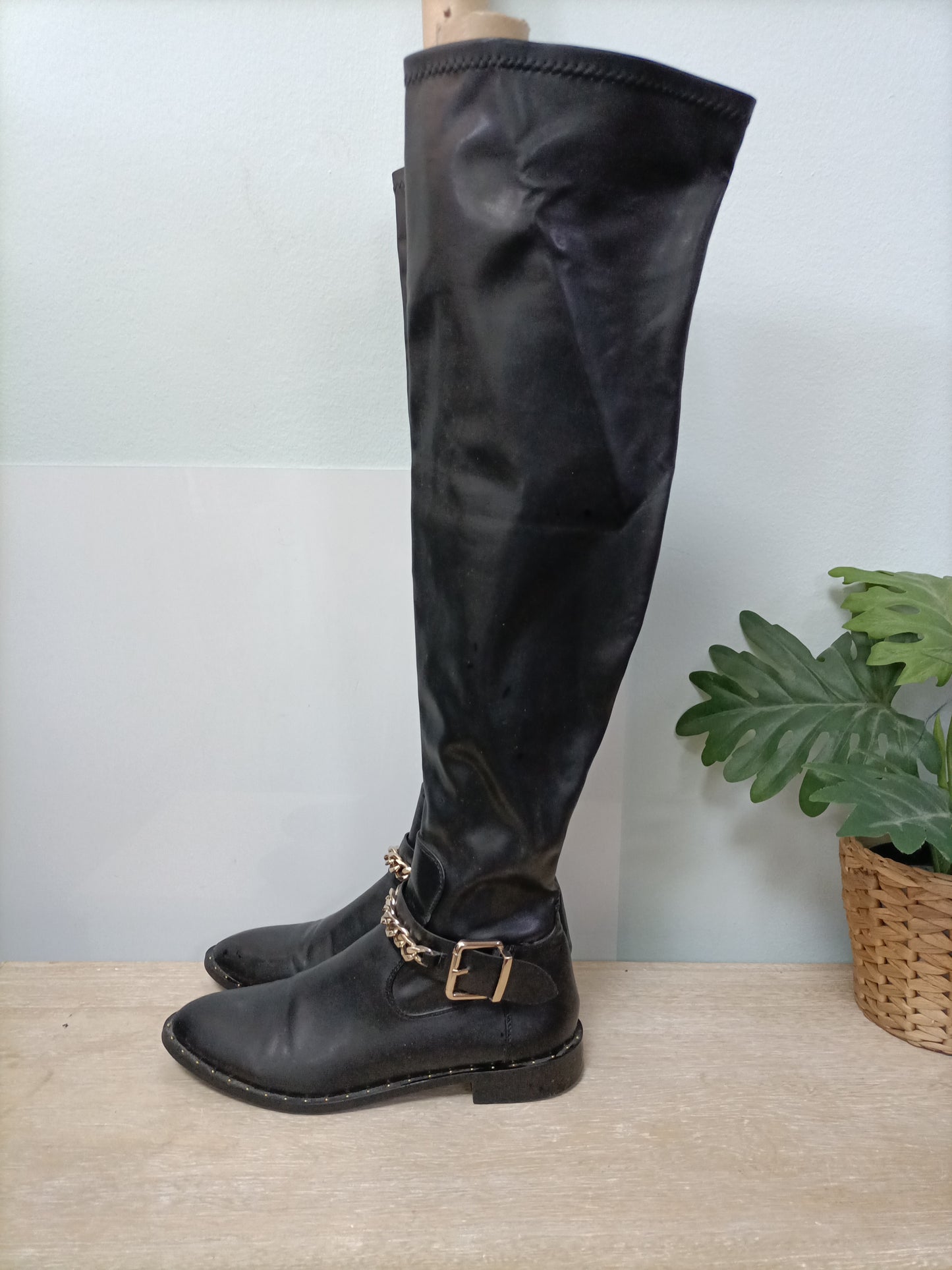 ZARA. Botas negras altas T.37(tara)