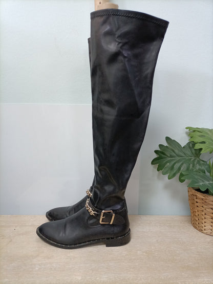 ZARA. Botas negras altas T.37(tara)