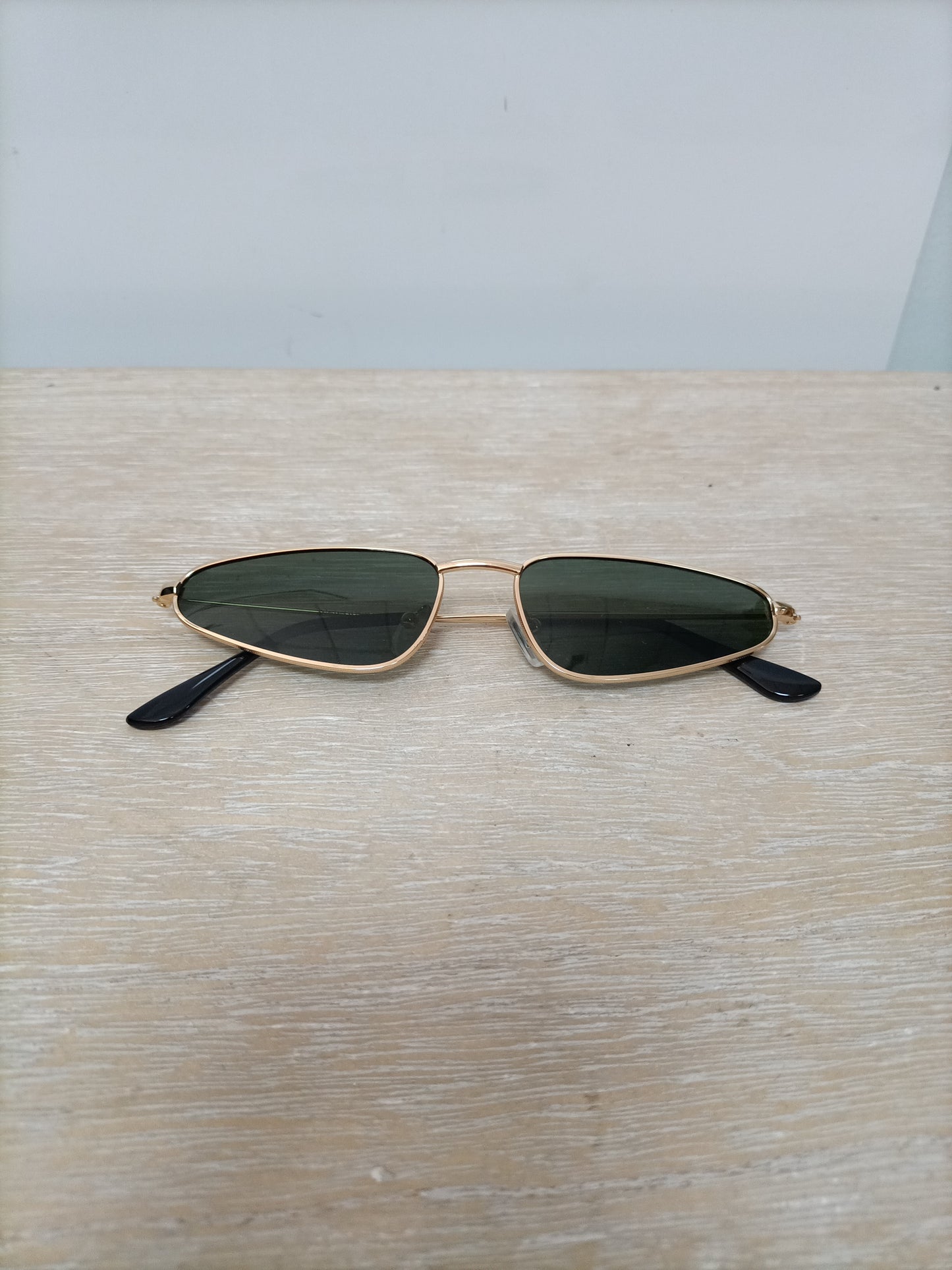 OTRAS. Gafas triangulares