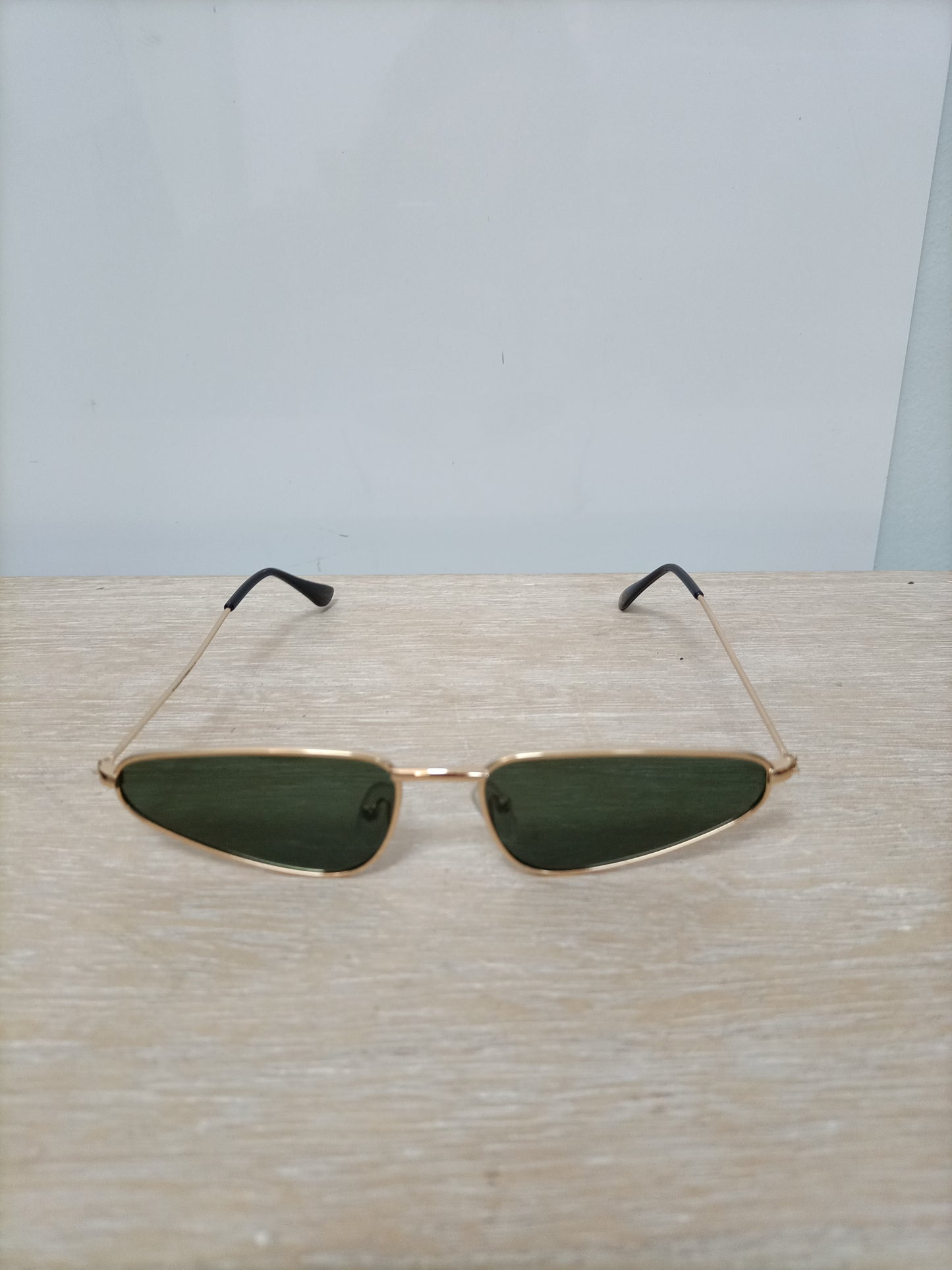 OTRAS. Gafas triangulares