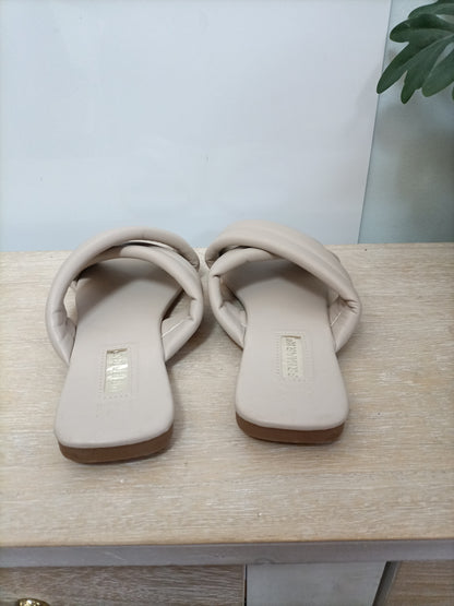 PRIMARK. Sandalia beige T.38