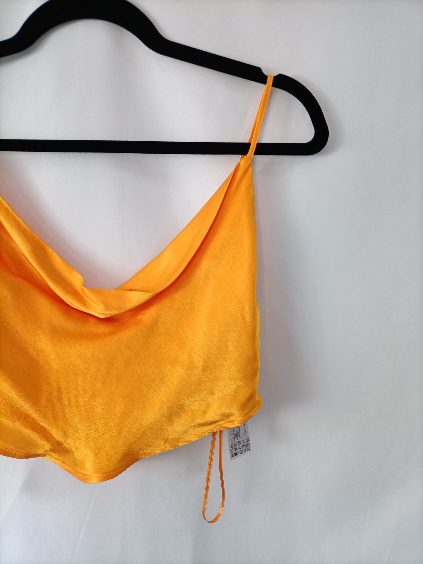 BERSHKA. Croptop naranja T.s