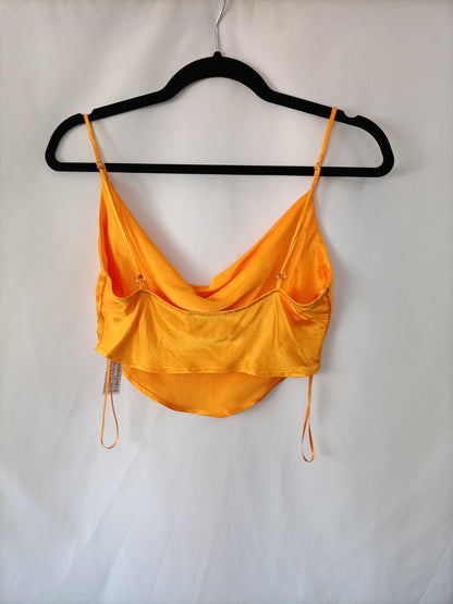 BERSHKA. Croptop naranja T.s