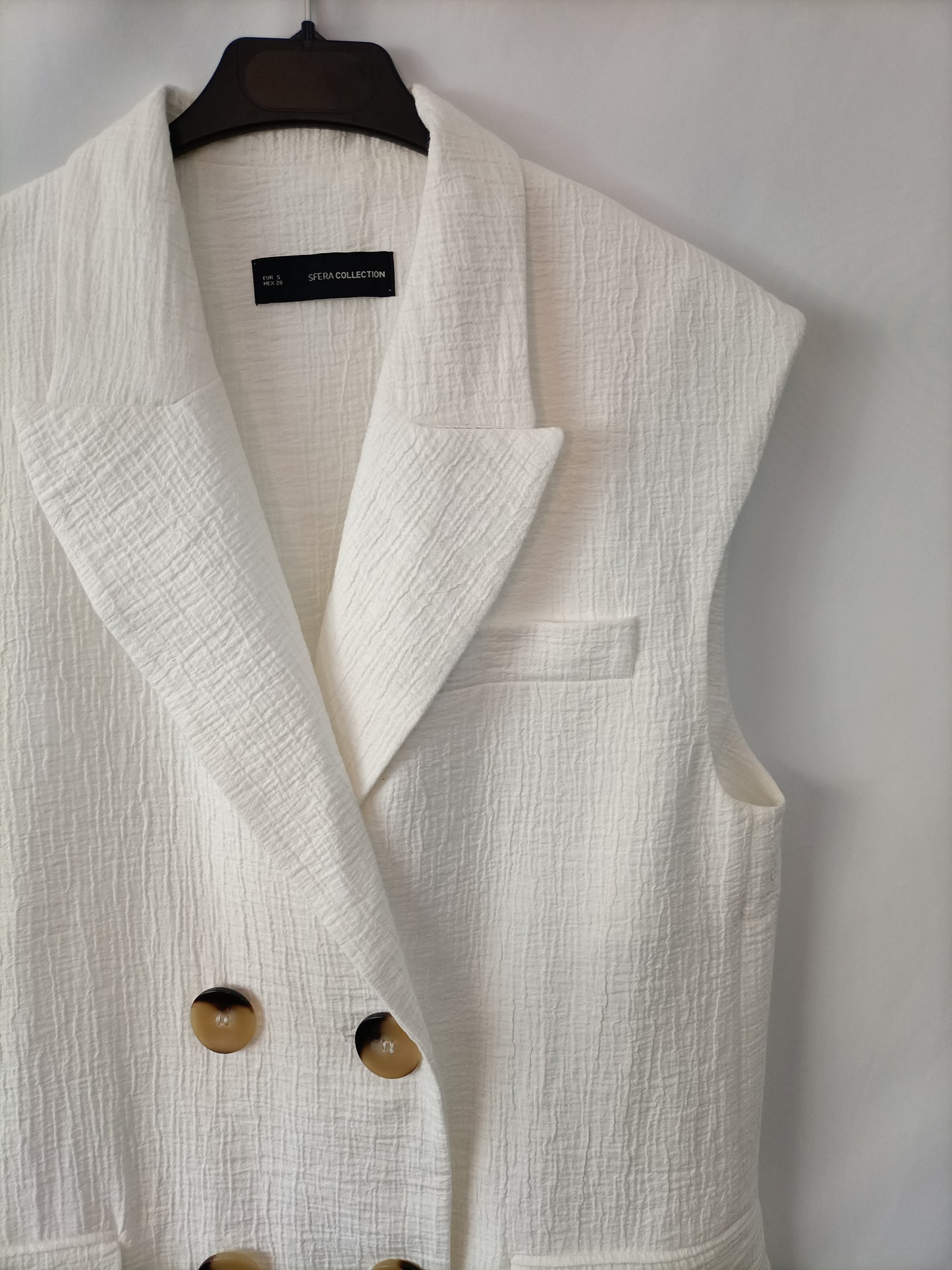 SFERA. Chaleco blanco cruzado T.s