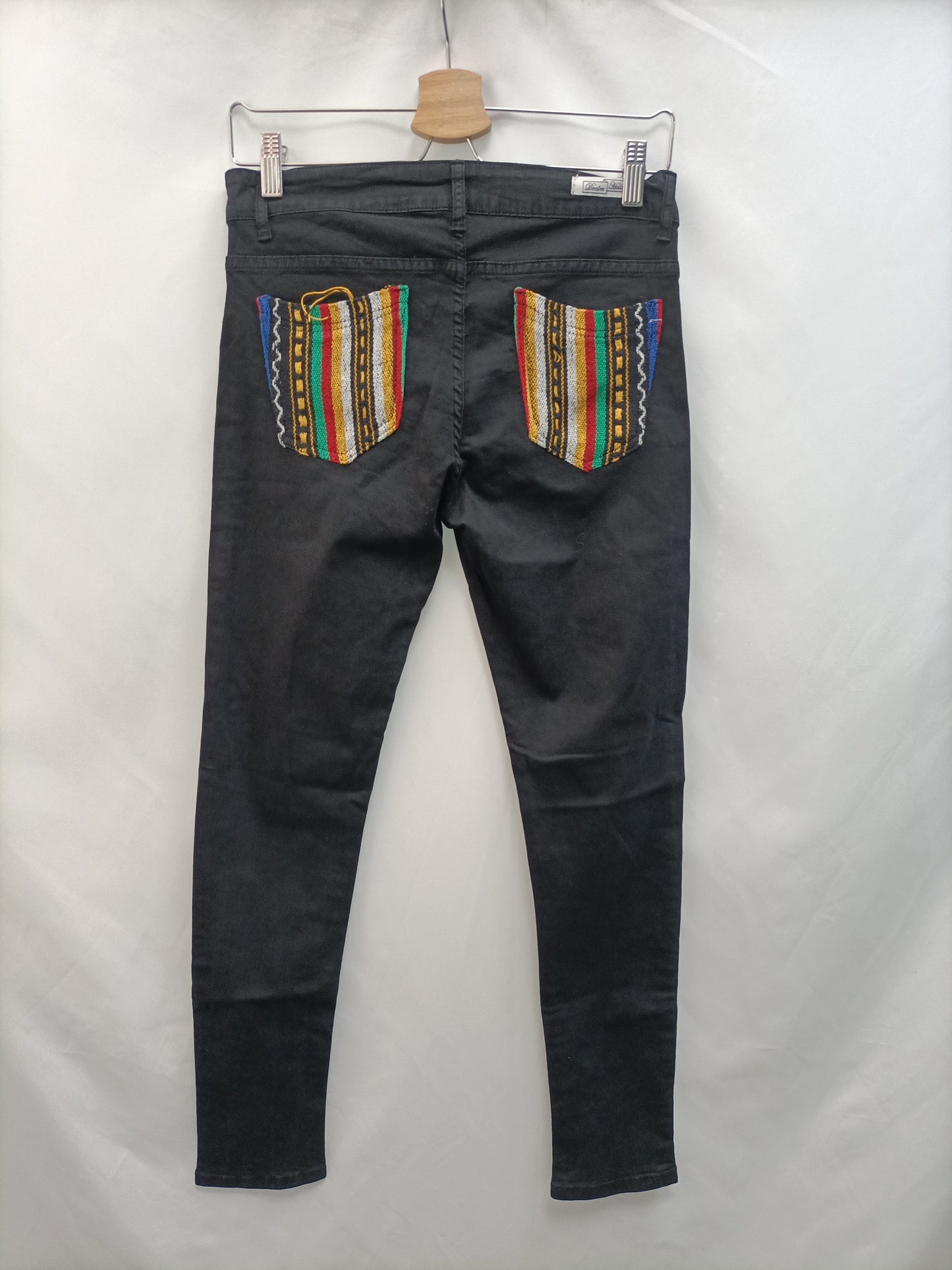 DENIIM HALL. Pantalon pitillo negro bolsillos traseros étnicos T.40 (38 real)