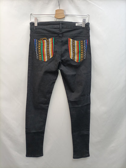 DENIIM HALL. Pantalon pitillo negro bolsillos traseros étnicos T.40 (38 real)