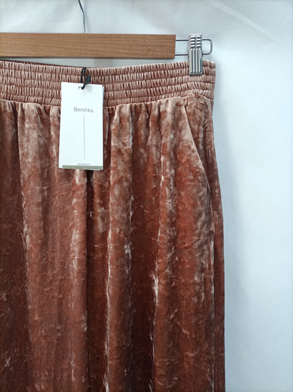BERSHKA. Pantalón terciopelo talla S
