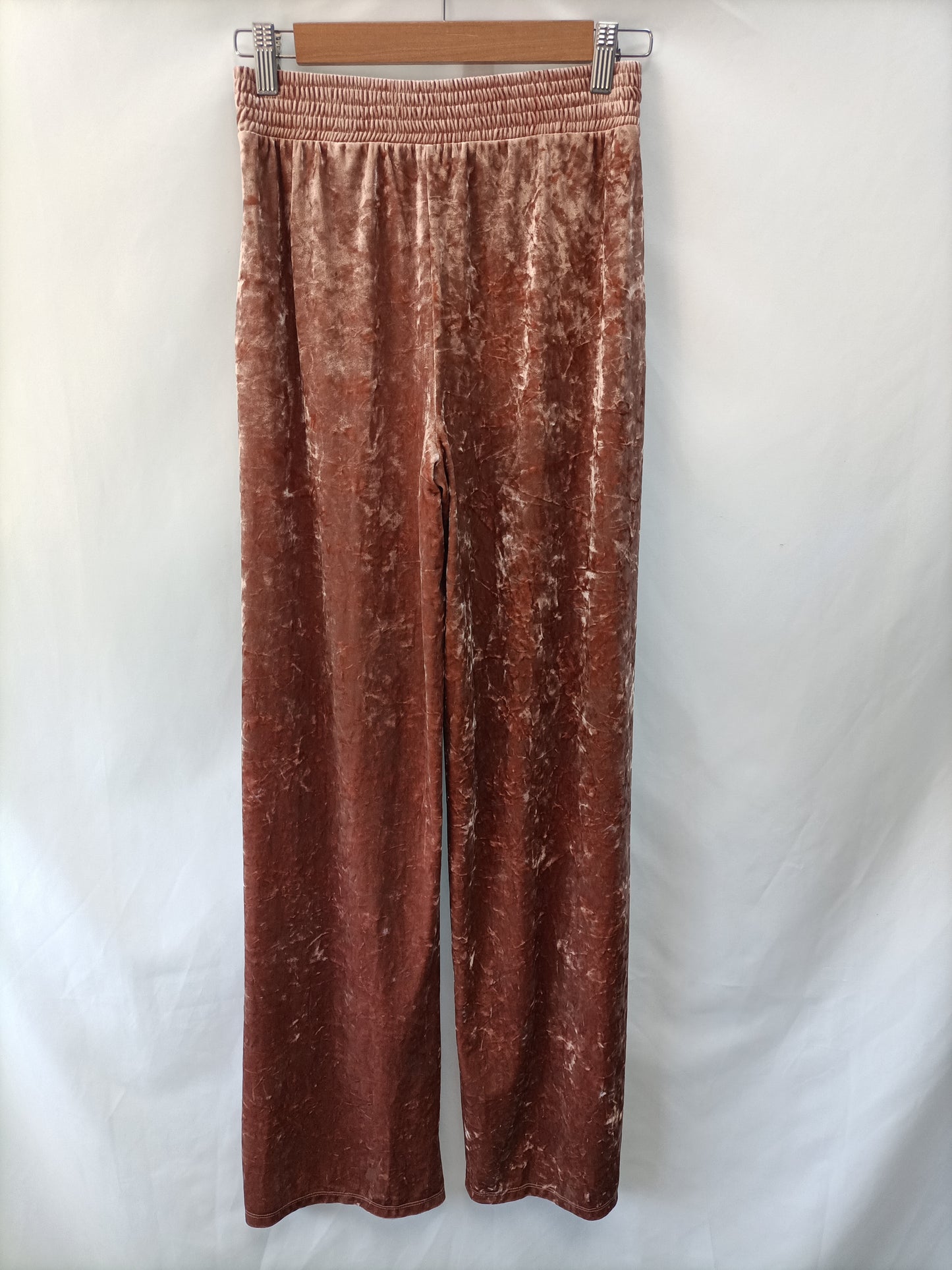 BERSHKA. Pantalón terciopelo talla S