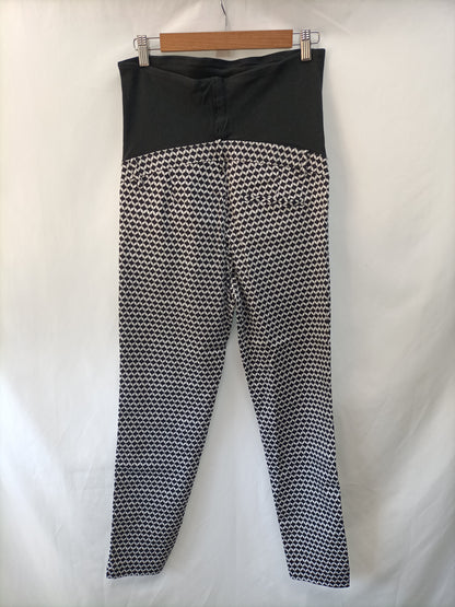 H&M. Pantalón premamá estampado