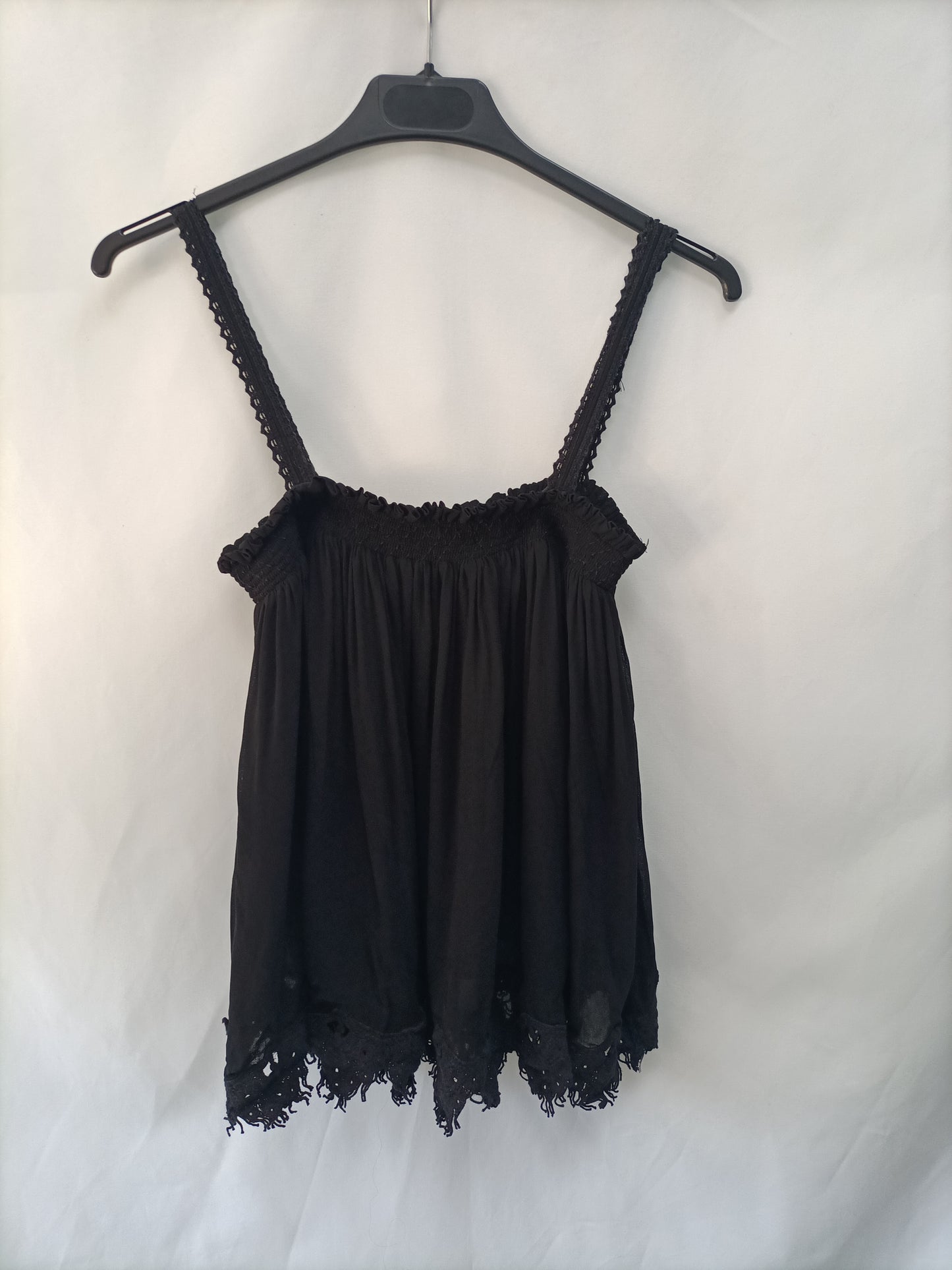 ZARA.Top negro detalles croché T.m