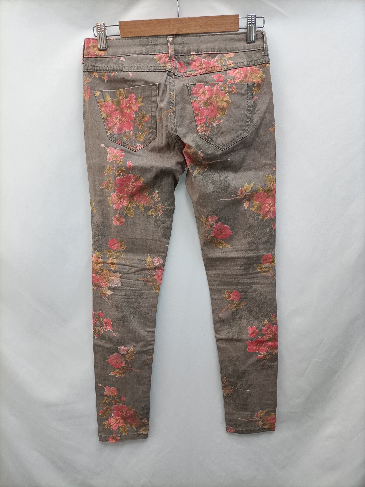 ZARA. Pantalones verde estampado flores T.34