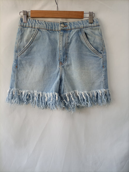 ZARA. Frayed denim shorts T.32