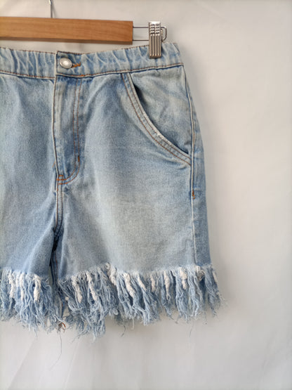 ZARA. Frayed denim shorts T.32