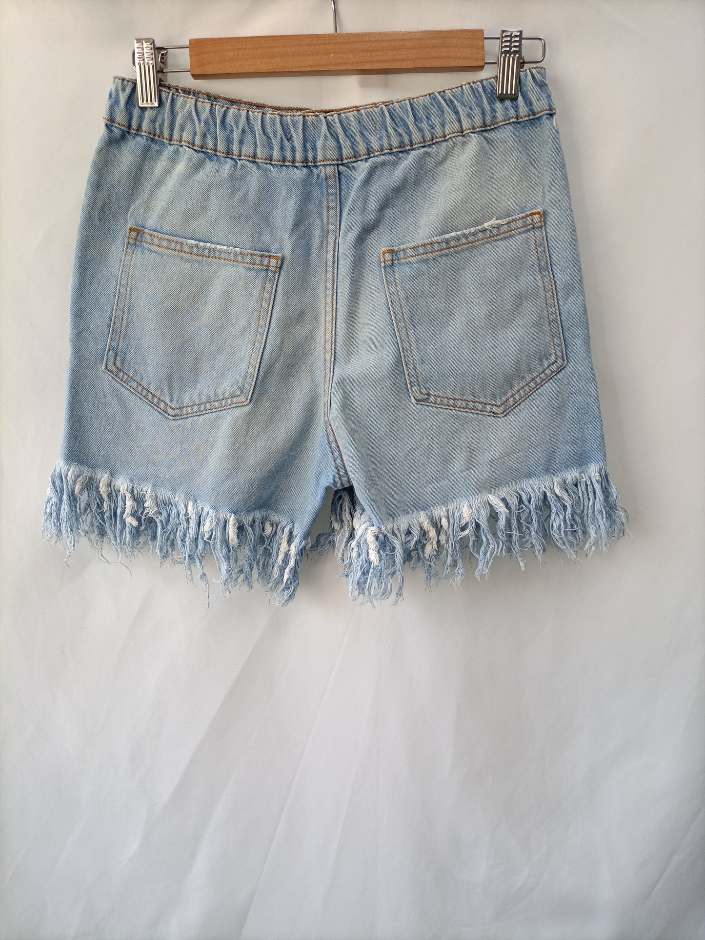 ZARA. Frayed denim shorts T.32
