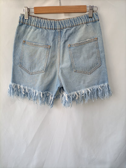 ZARA. Frayed denim shorts T.32