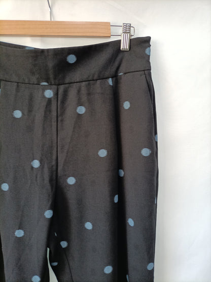 ZARA.Pantalones pegged lunares T.L