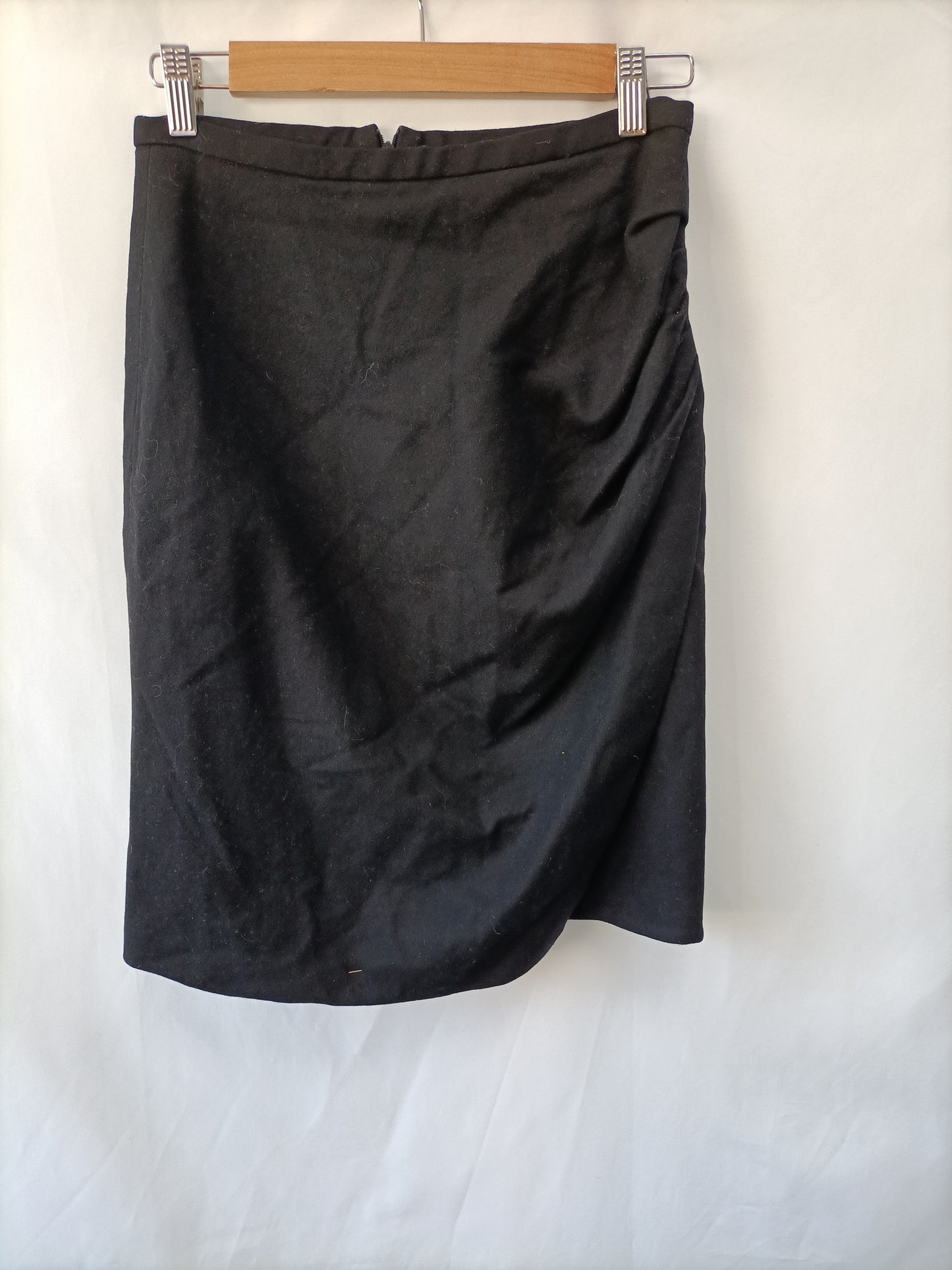 ANGEL SCHLESSER. Black skirt with gathered front, size 40 (34 real)