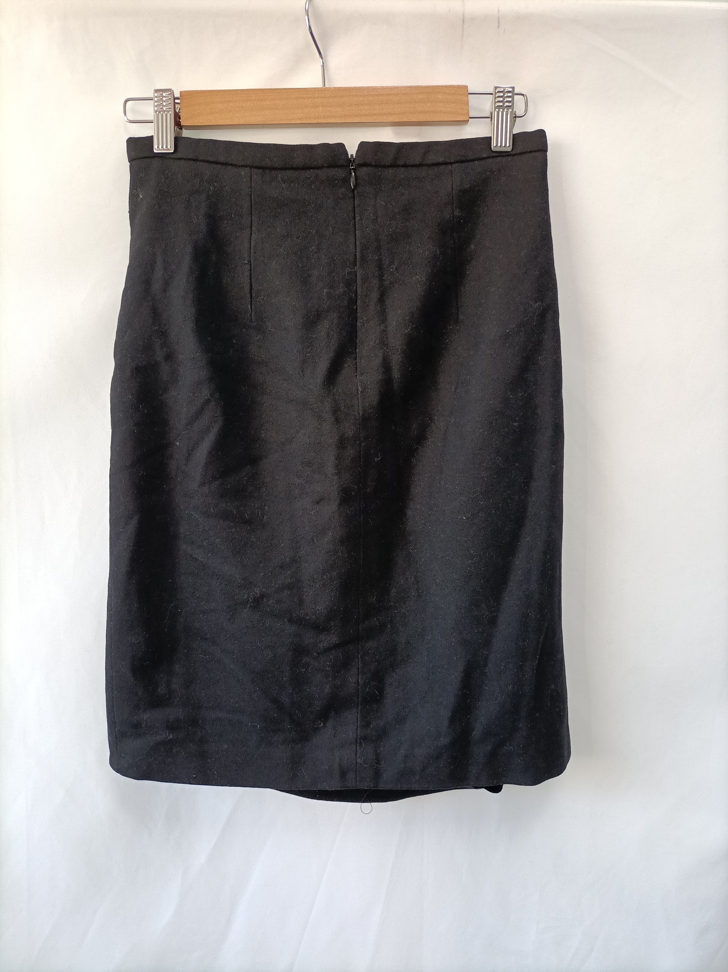 ANGEL SCHLESSER. Black skirt with gathered front, size 40 (34 real)