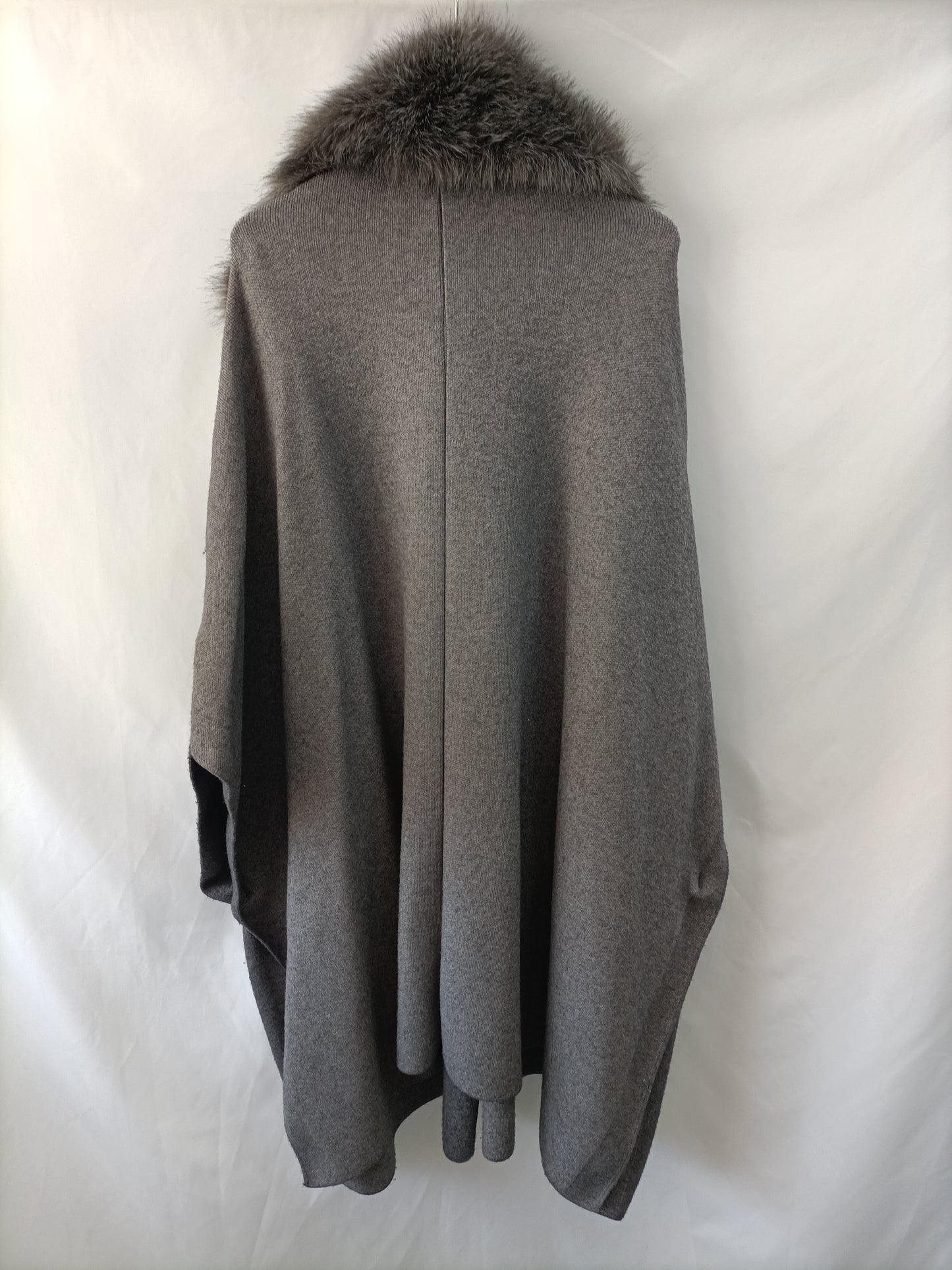 ZARA. abrigo poncho gris T.s