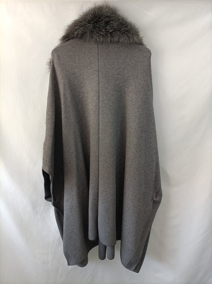 ZARA. abrigo poncho gris T.s