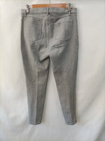 PURIFICACIÓN GARCÍA. Pantalón gris elástico T.40