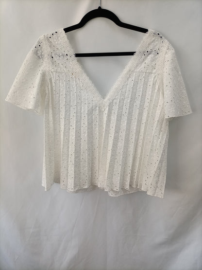 SEZANE. Blusa blanca troquelada T.36