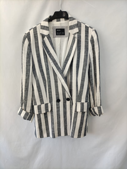 BERSHKA. Blazer rayas T.s