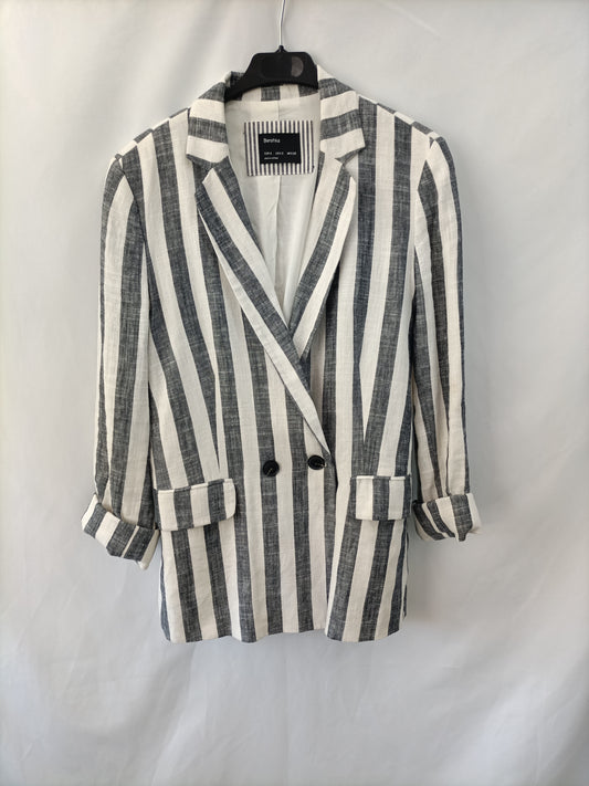 BERSHKA. Blazer rayas T.s