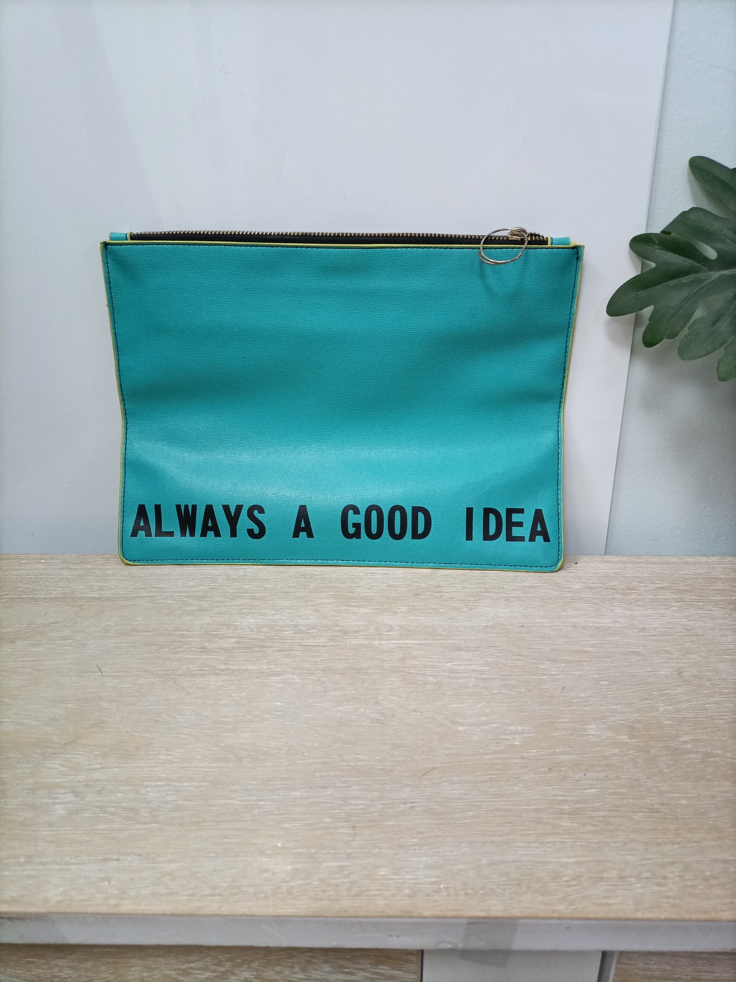 ZARA. Bolso de mano metras