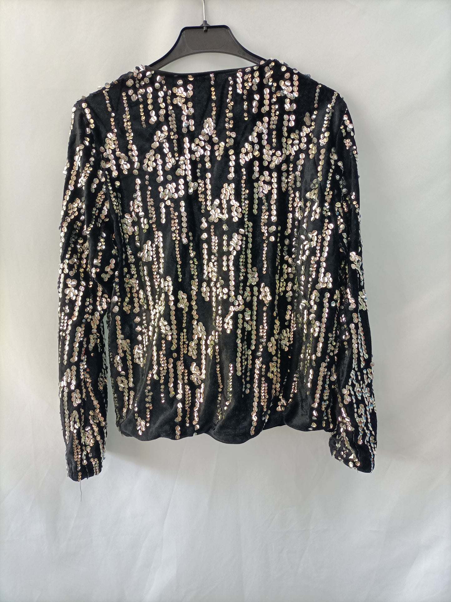 MANGO. Chaqueta negra lentejuelas T.m