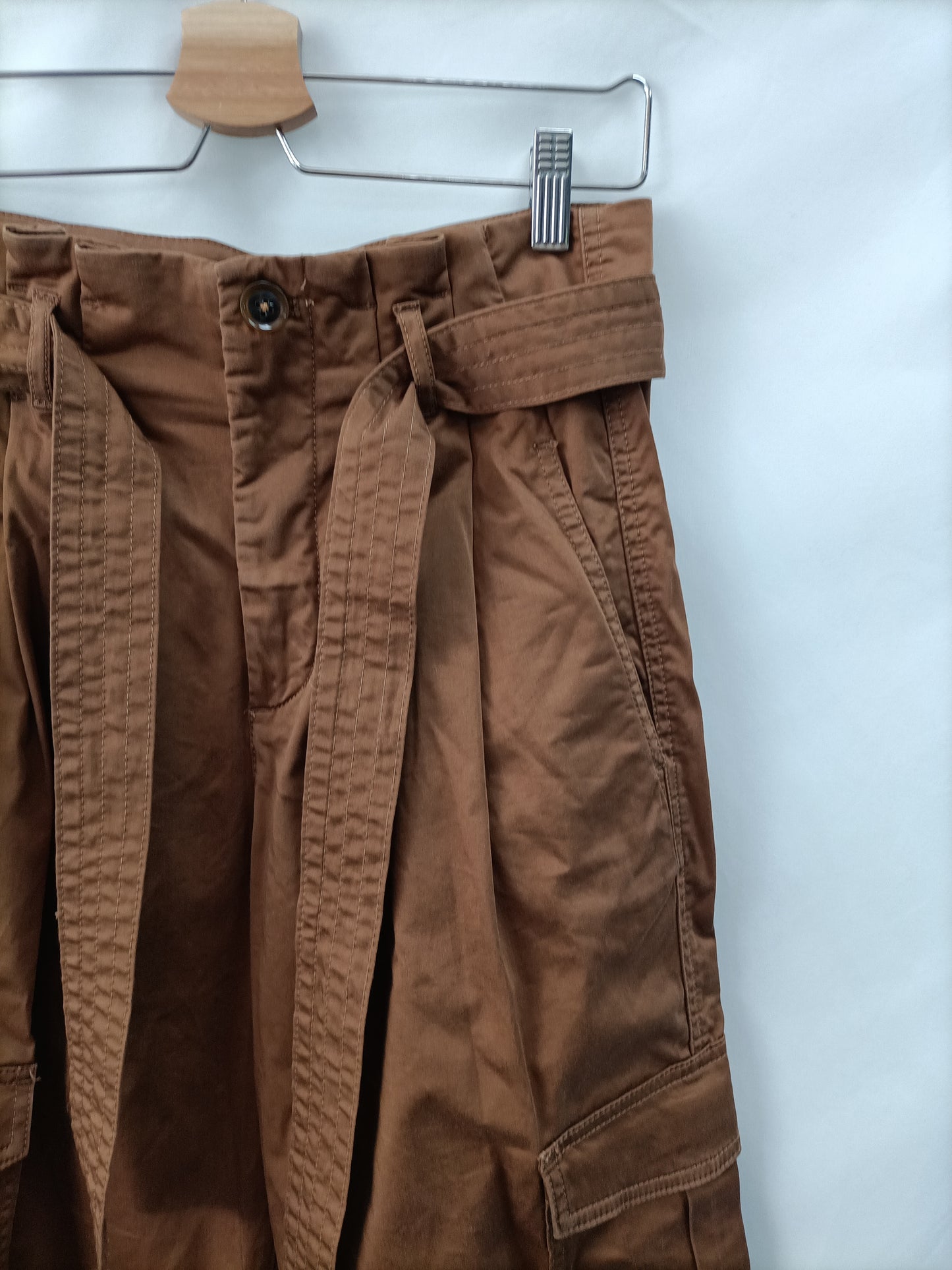 ZARA. Pantalón marrón paperback T.s