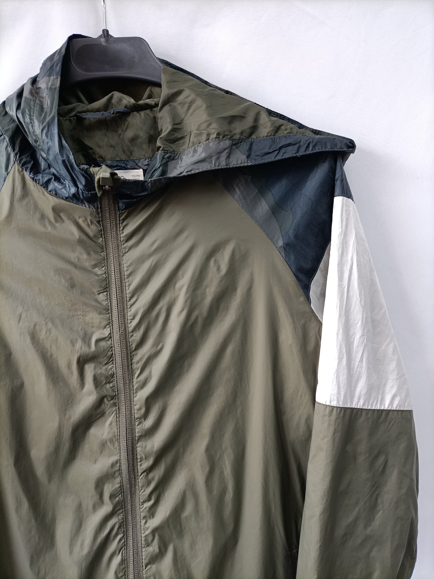 MANGO. Thin windbreaker, size 11-12 years